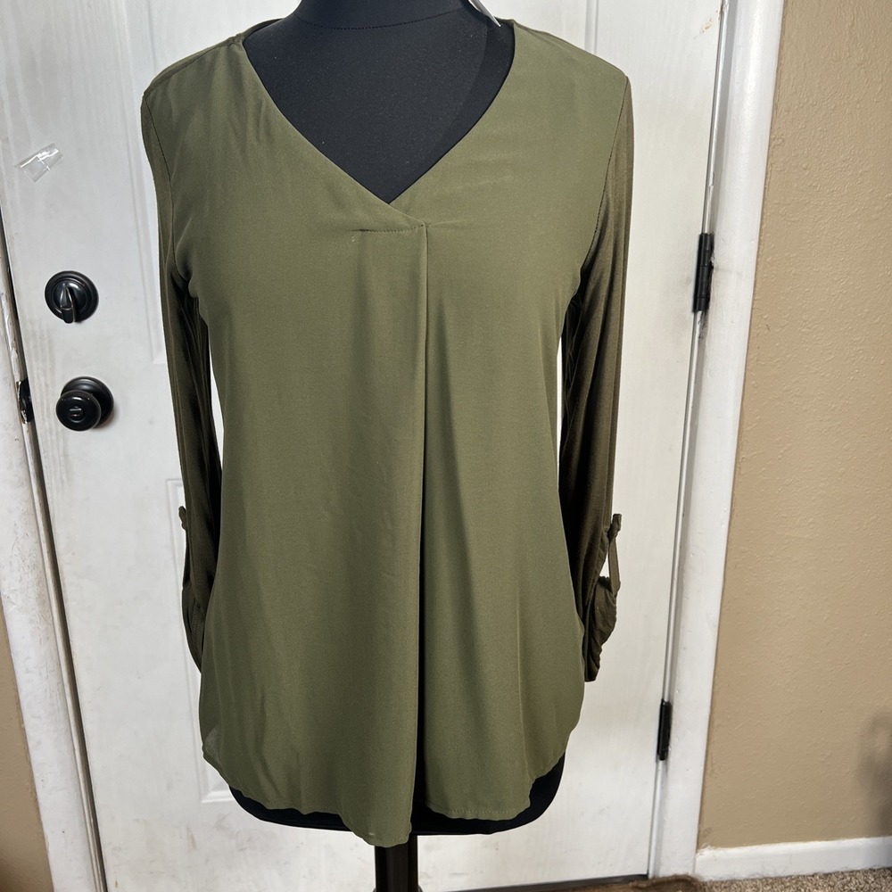 NWT- DRESS BARN Tops  Women M  Green Pleated Blouse V‎ Neckline Layered